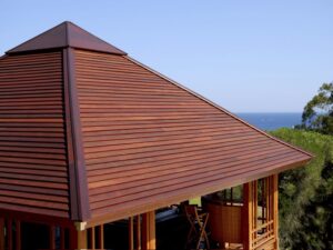 Advantages and disadvantages of a wooden roof